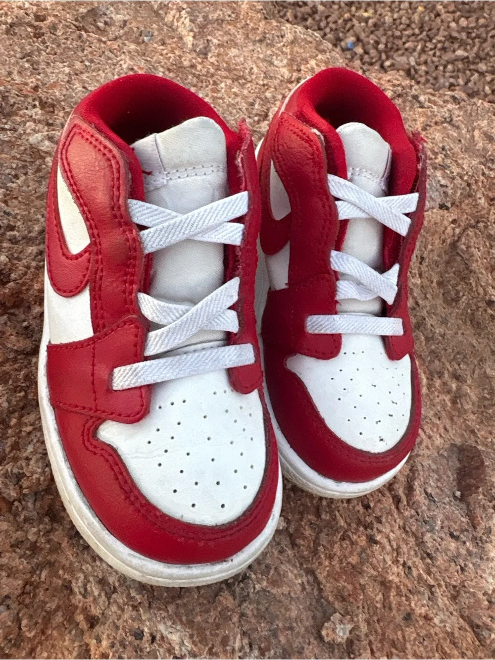 Nike Kids Red and White Hook-and-Loop Low-Top Sneakers